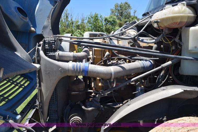 image for item K6146 2003 Freightliner Columbia semi truck