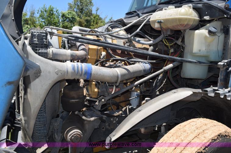 image for item K6146 2003 Freightliner Columbia semi truck