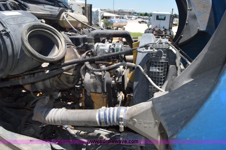 image for item K6146 2003 Freightliner Columbia semi truck