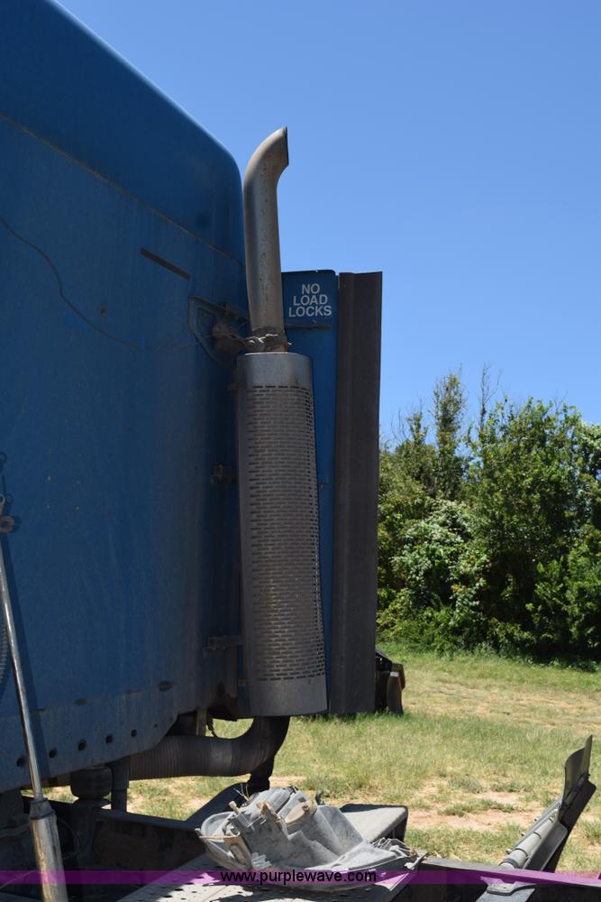 image for item K6146 2003 Freightliner Columbia semi truck