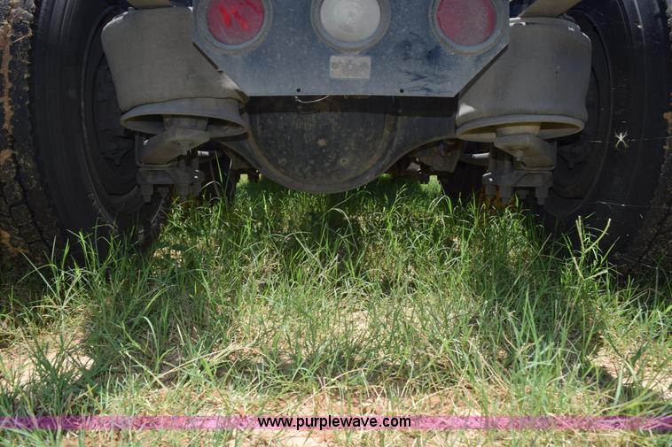 image for item K6146 2003 Freightliner Columbia semi truck