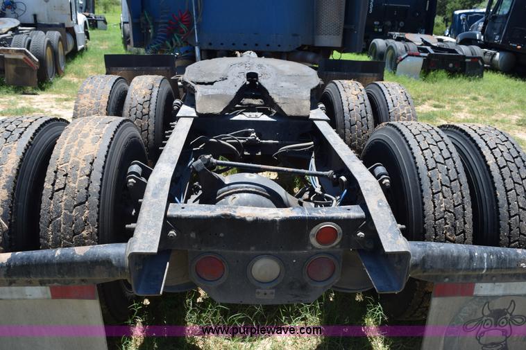 image for item K6146 2003 Freightliner Columbia semi truck