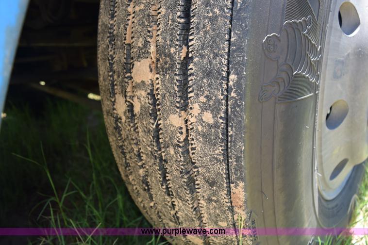 image for item K6146 2003 Freightliner Columbia semi truck