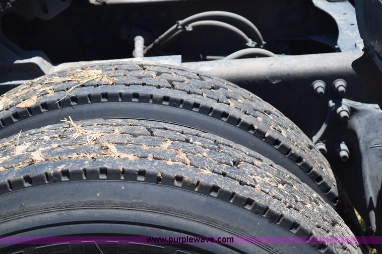 image for item K6146 2003 Freightliner Columbia semi truck