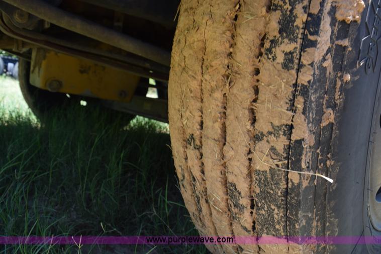 image for item K6146 2003 Freightliner Columbia semi truck