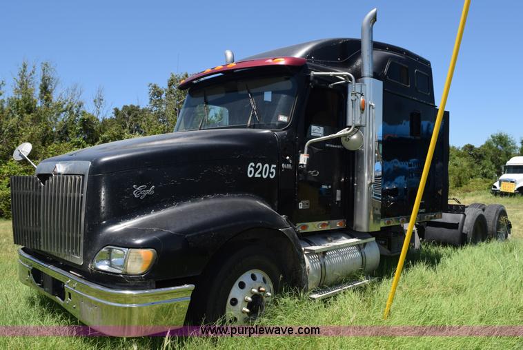 image for item K6147 2007 International 9400i semi truck