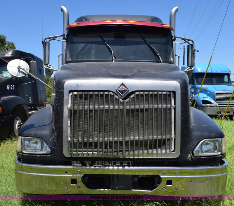 image for item K6147 2007 International 9400i semi truck