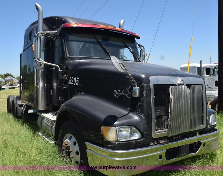 image for item K6147 2007 International 9400i semi truck