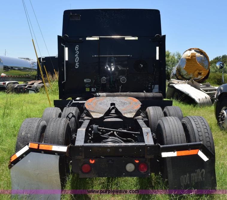 image for item K6147 2007 International 9400i semi truck