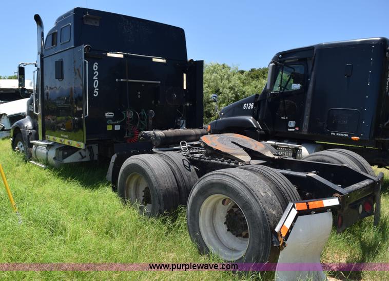 image for item K6147 2007 International 9400i semi truck