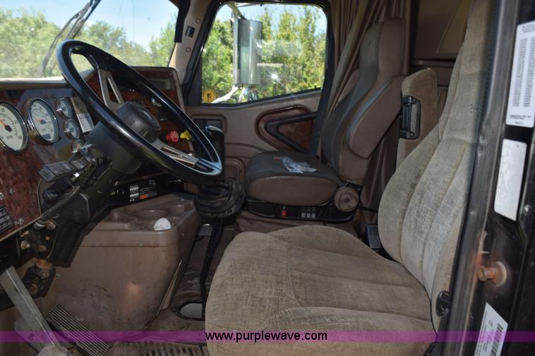 image for item K6147 2007 International 9400i semi truck