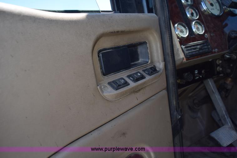 image for item K6147 2007 International 9400i semi truck