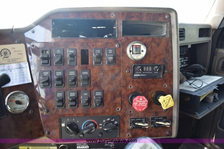 image for item K6147 2007 International 9400i semi truck