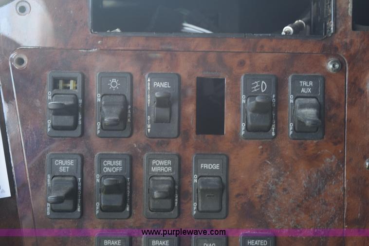 image for item K6147 2007 International 9400i semi truck