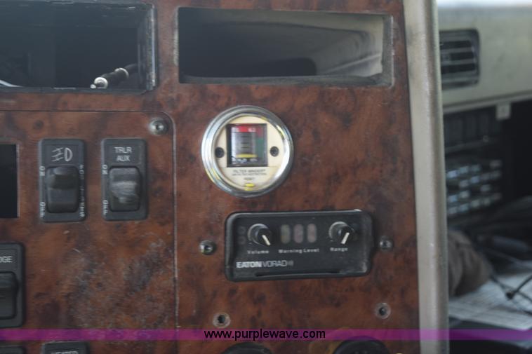 image for item K6147 2007 International 9400i semi truck