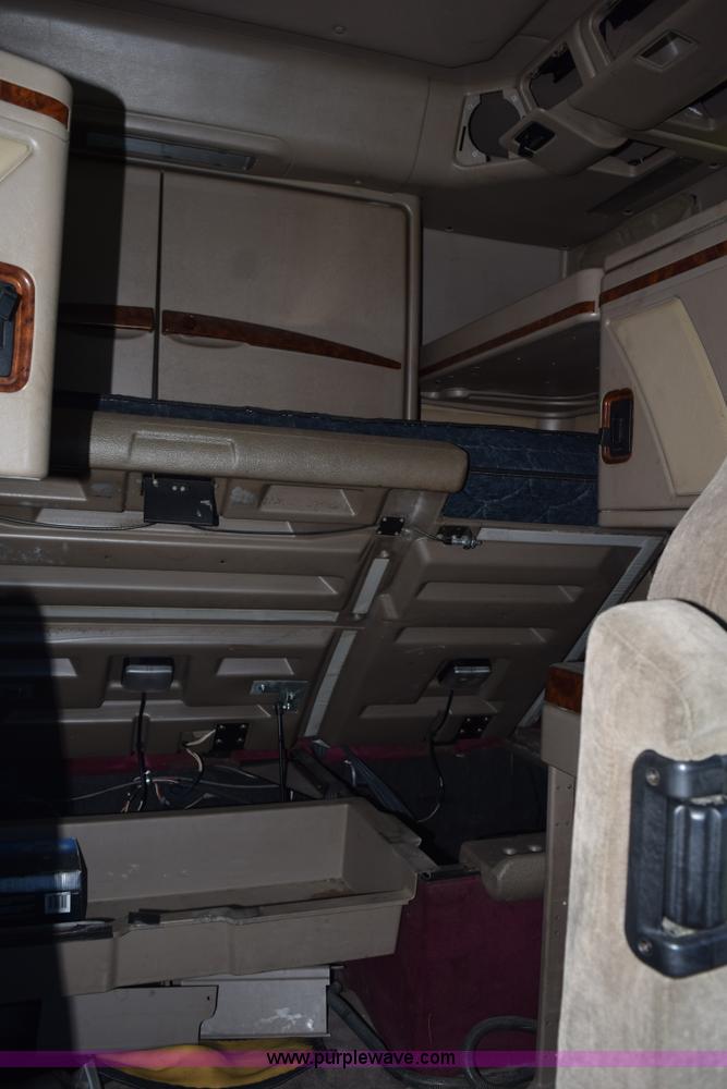 image for item K6147 2007 International 9400i semi truck