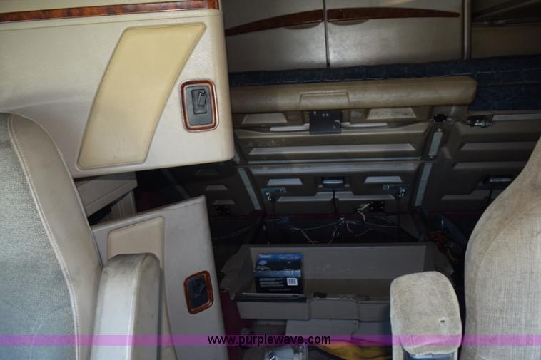 image for item K6147 2007 International 9400i semi truck