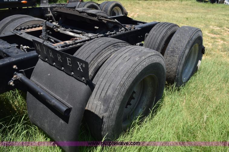 image for item K6147 2007 International 9400i semi truck