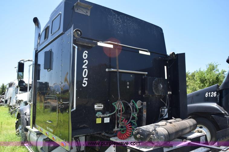 image for item K6147 2007 International 9400i semi truck