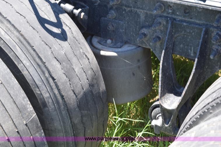 image for item K6147 2007 International 9400i semi truck