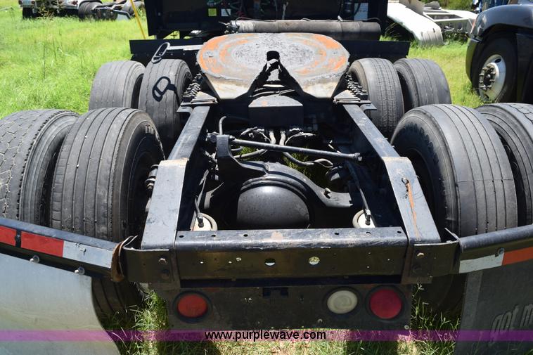 image for item K6147 2007 International 9400i semi truck