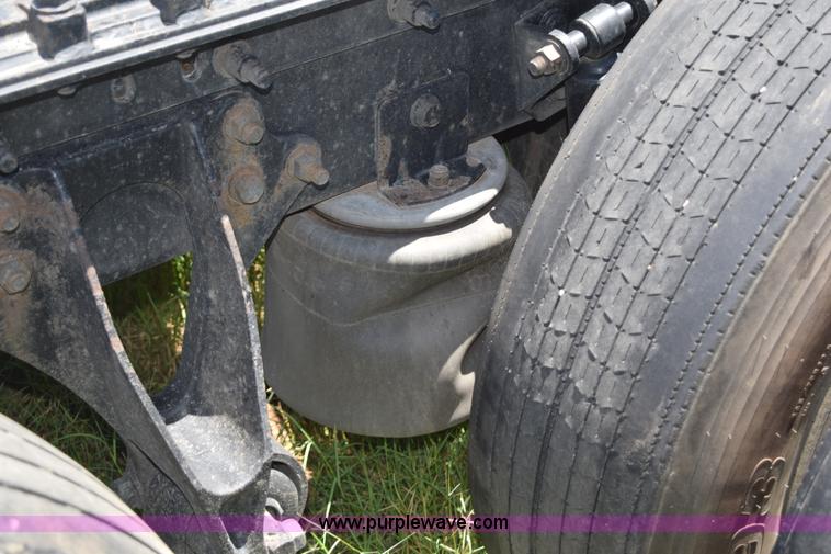 image for item K6147 2007 International 9400i semi truck