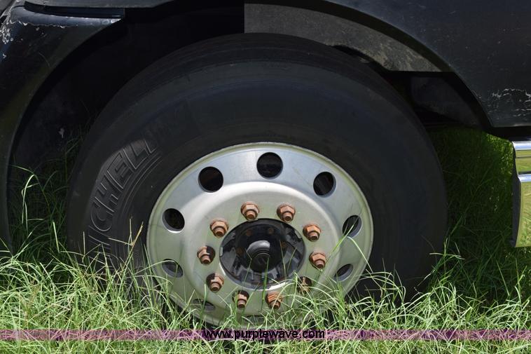 image for item K6147 2007 International 9400i semi truck