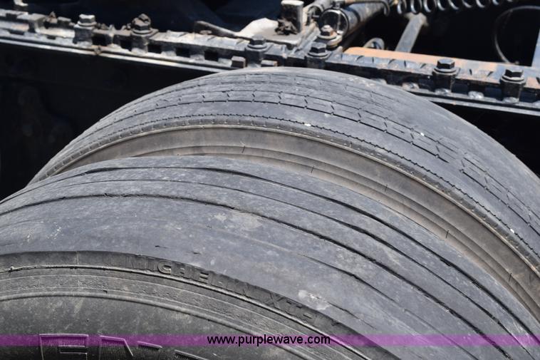 image for item K6147 2007 International 9400i semi truck