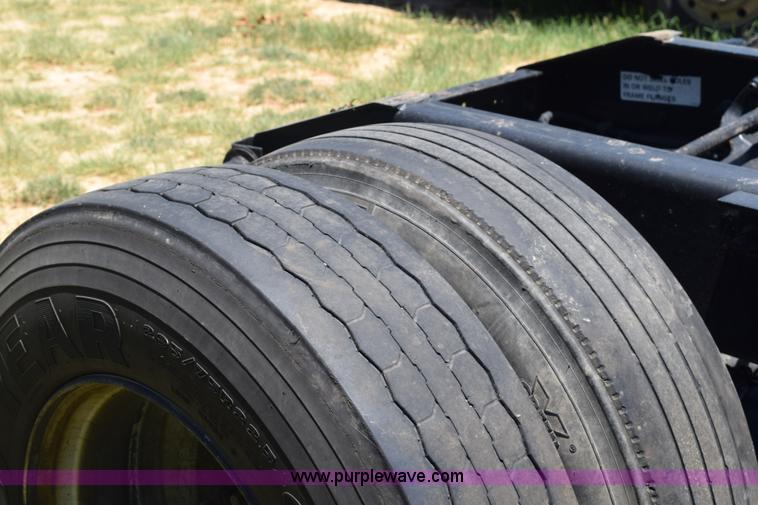 image for item K6147 2007 International 9400i semi truck