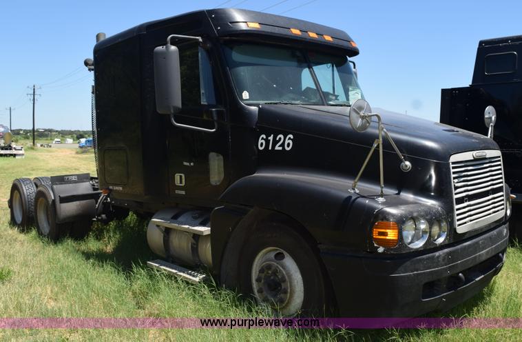 image for item K6148 2003 Freightliner Century ST120 semi truck
