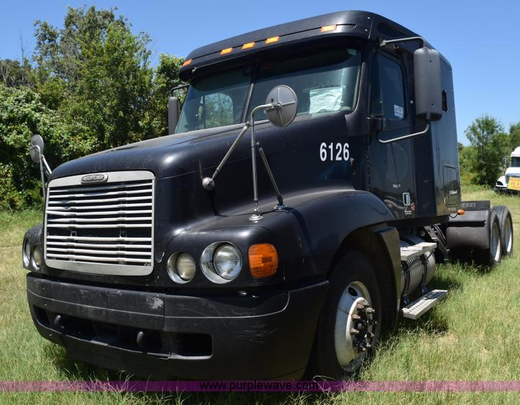 image for item K6148 2003 Freightliner Century ST120 semi truck