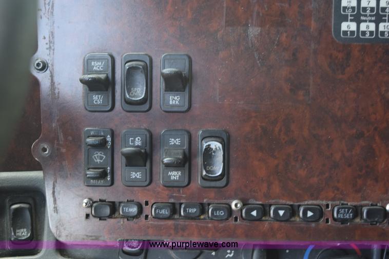 image for item K6148 2003 Freightliner Century ST120 semi truck