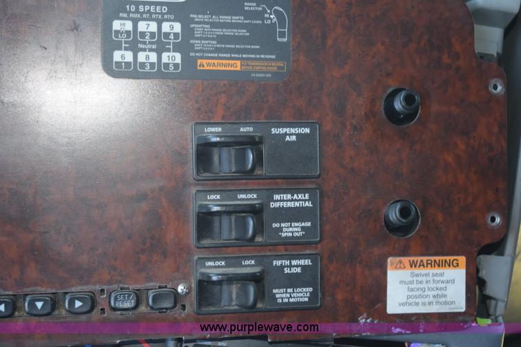 image for item K6148 2003 Freightliner Century ST120 semi truck