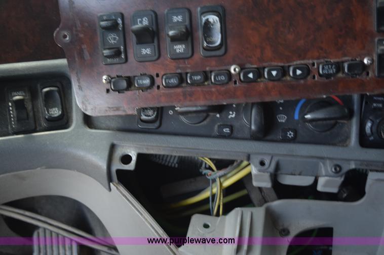 image for item K6148 2003 Freightliner Century ST120 semi truck