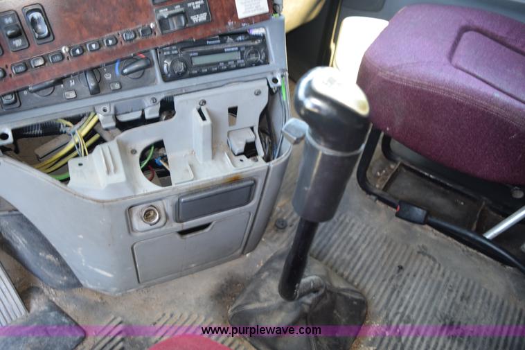 image for item K6148 2003 Freightliner Century ST120 semi truck