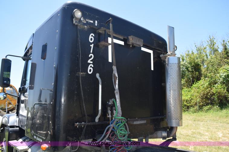 image for item K6148 2003 Freightliner Century ST120 semi truck