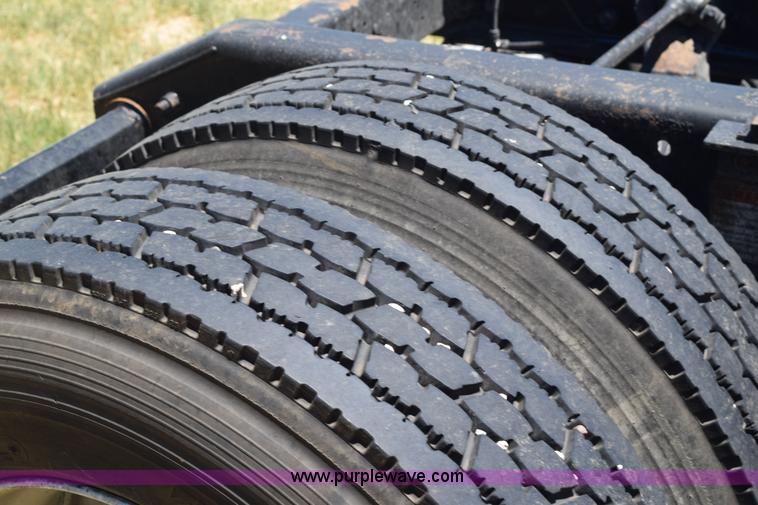 image for item K6148 2003 Freightliner Century ST120 semi truck