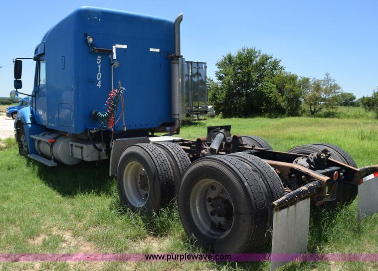 image for item K6149 2003 Freightliner Columbia semi truck