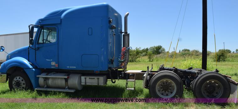 image for item K6149 2003 Freightliner Columbia semi truck