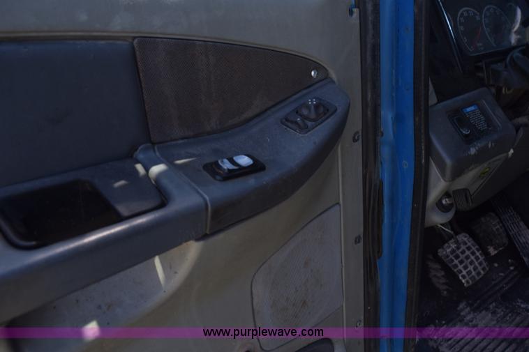 image for item K6149 2003 Freightliner Columbia semi truck