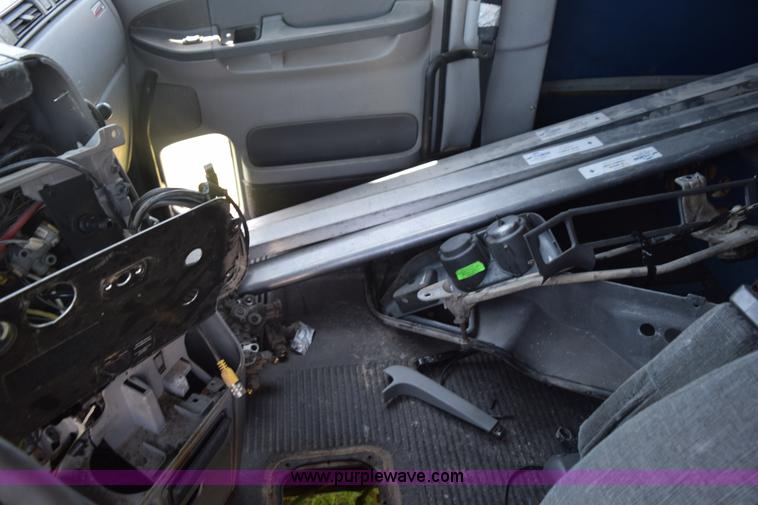 image for item K6149 2003 Freightliner Columbia semi truck