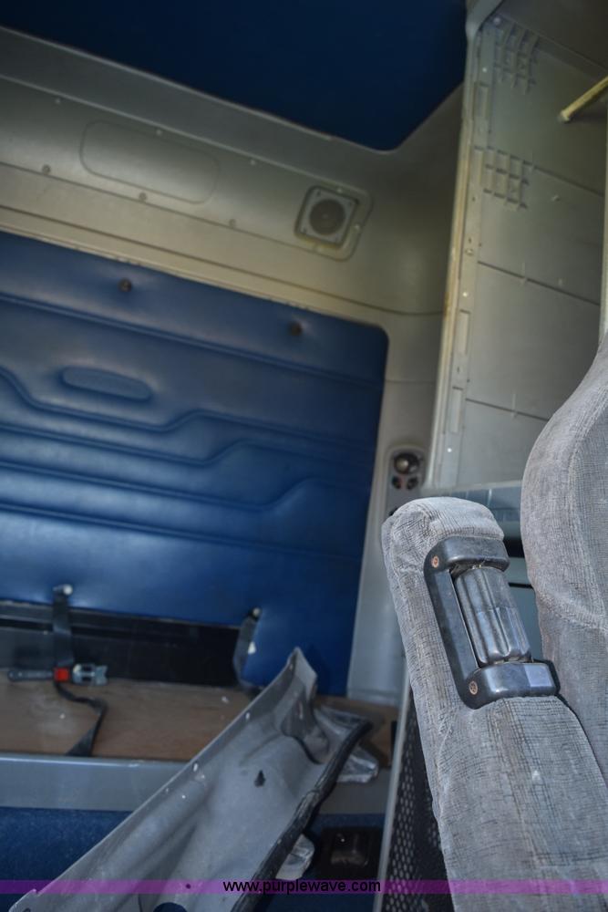 image for item K6149 2003 Freightliner Columbia semi truck