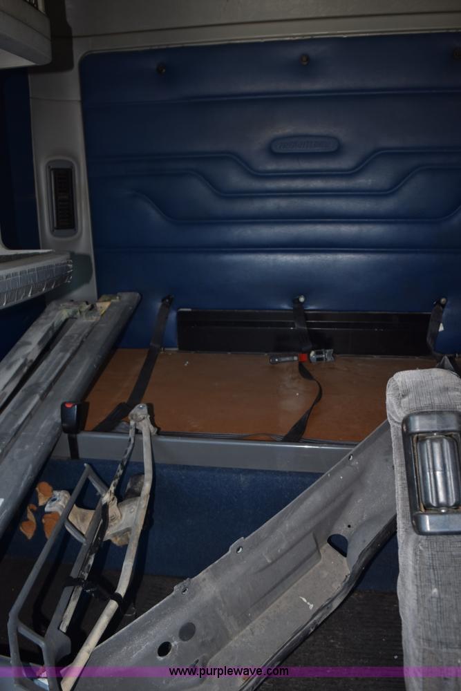 image for item K6149 2003 Freightliner Columbia semi truck