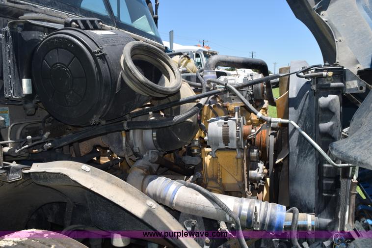 image for item K6149 2003 Freightliner Columbia semi truck