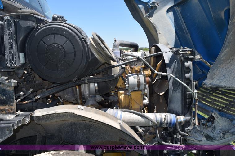 image for item K6149 2003 Freightliner Columbia semi truck