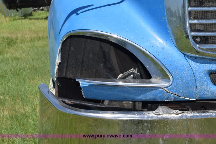 image for item K6149 2003 Freightliner Columbia semi truck