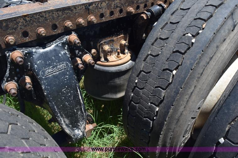 image for item K6149 2003 Freightliner Columbia semi truck