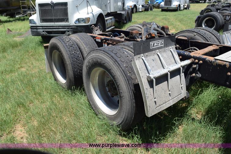 image for item K6149 2003 Freightliner Columbia semi truck