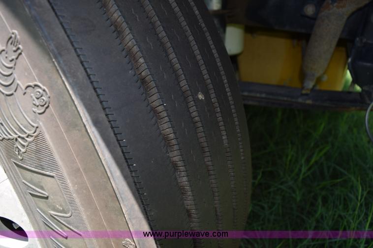 image for item K6149 2003 Freightliner Columbia semi truck