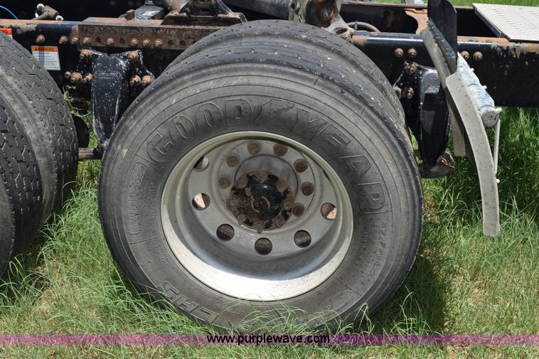 image for item K6149 2003 Freightliner Columbia semi truck